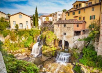 loro-ciuffenna-il-borgo-con-il-piu-antico-mulino-funzionante-della-toscana