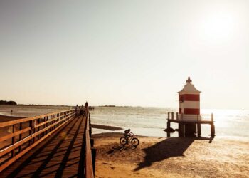 bicicletta-commercio-e-turismo-viaggiare-insieme-conviene