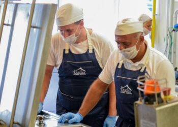 mense-scolastiche-a-pomigliano-diventano-plastic-free-e-ancora-piu-salutari