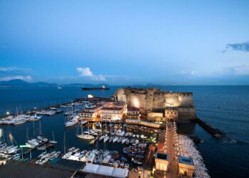 litalia-del-vino-approda-a-napoli