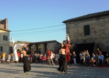 ‘monteriggioni-di-torri-si-corona-inizia-il-viaggio-nel-medioevo-fra-storia-e-divertimento