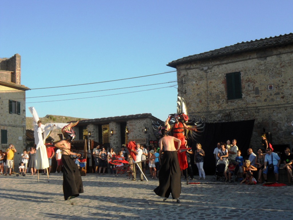 ‘monteriggioni-di-torri-si-corona-inizia-il-viaggio-nel-medioevo-fra-storia-e-divertimento