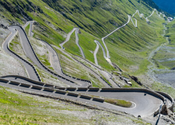 cresce-il-mototurismo-in-italia-i-consigli-per-tornare-in-sella-e-gli-itinerari-di-aprile