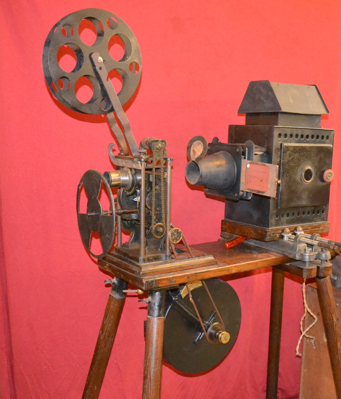 arezzo-torna-agli-inizi-del-‘900-con-la-magia-del-cinema-muto