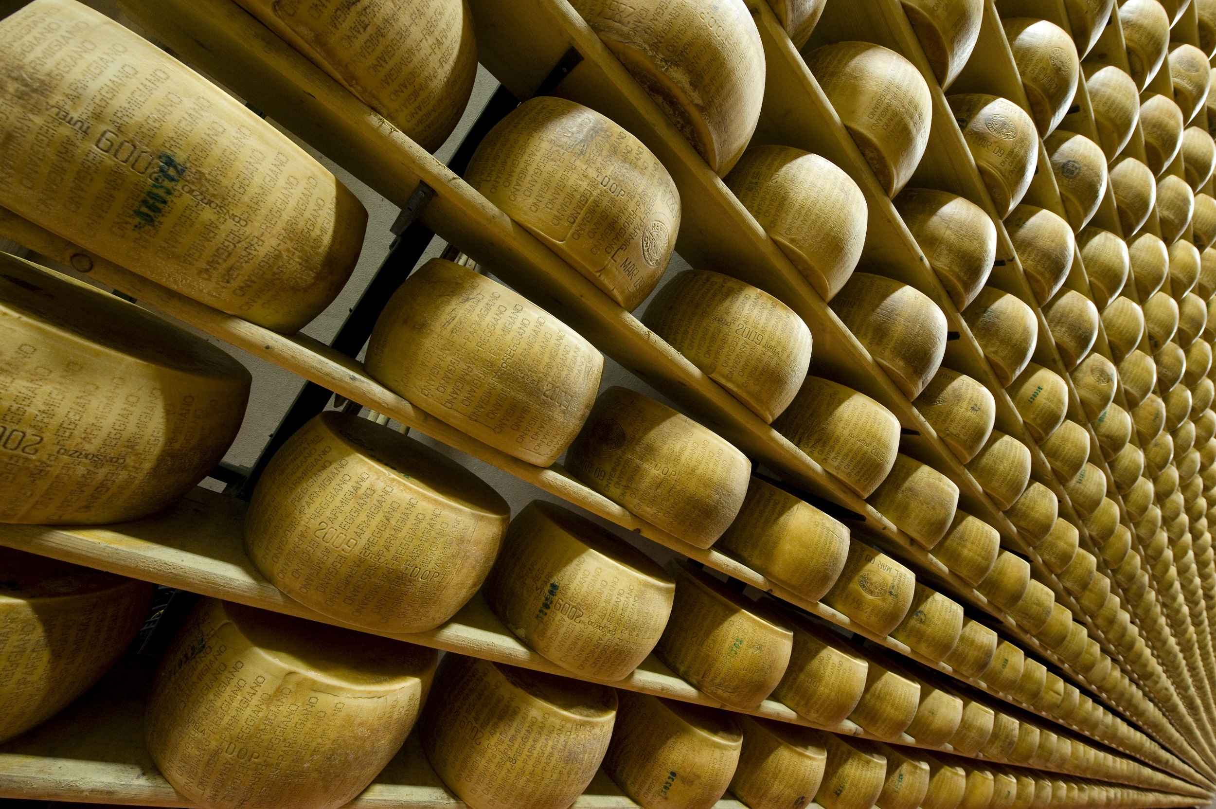 caseifici-aperti-il-parmigiano-reggiano-spalanca-le-sue-porte