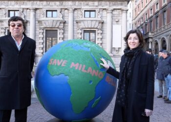 milano-cerimonia-di-installazione-del-primo-globo