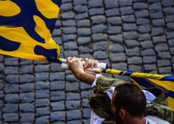 larte-di-dipingere-con-i-fiori-torna-a-colorare-acquapendente-per-ledizione-2018-della-festa-dei-pugnaloni