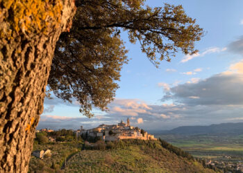 umbria-a-piedi-alla-scoperta-del-foliage-dei-boschi
