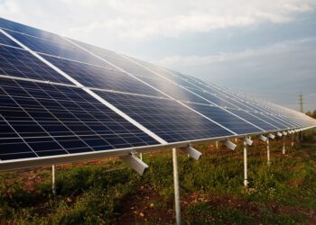 lagrivoltaico-coltivare-i-terreni-producendo-energia