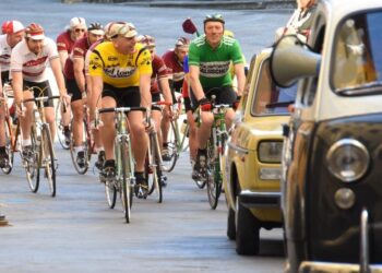 maglie-di-lana-biciclette-polvere-e-tanta-passione-ad-arezzo-si-corre-lardita