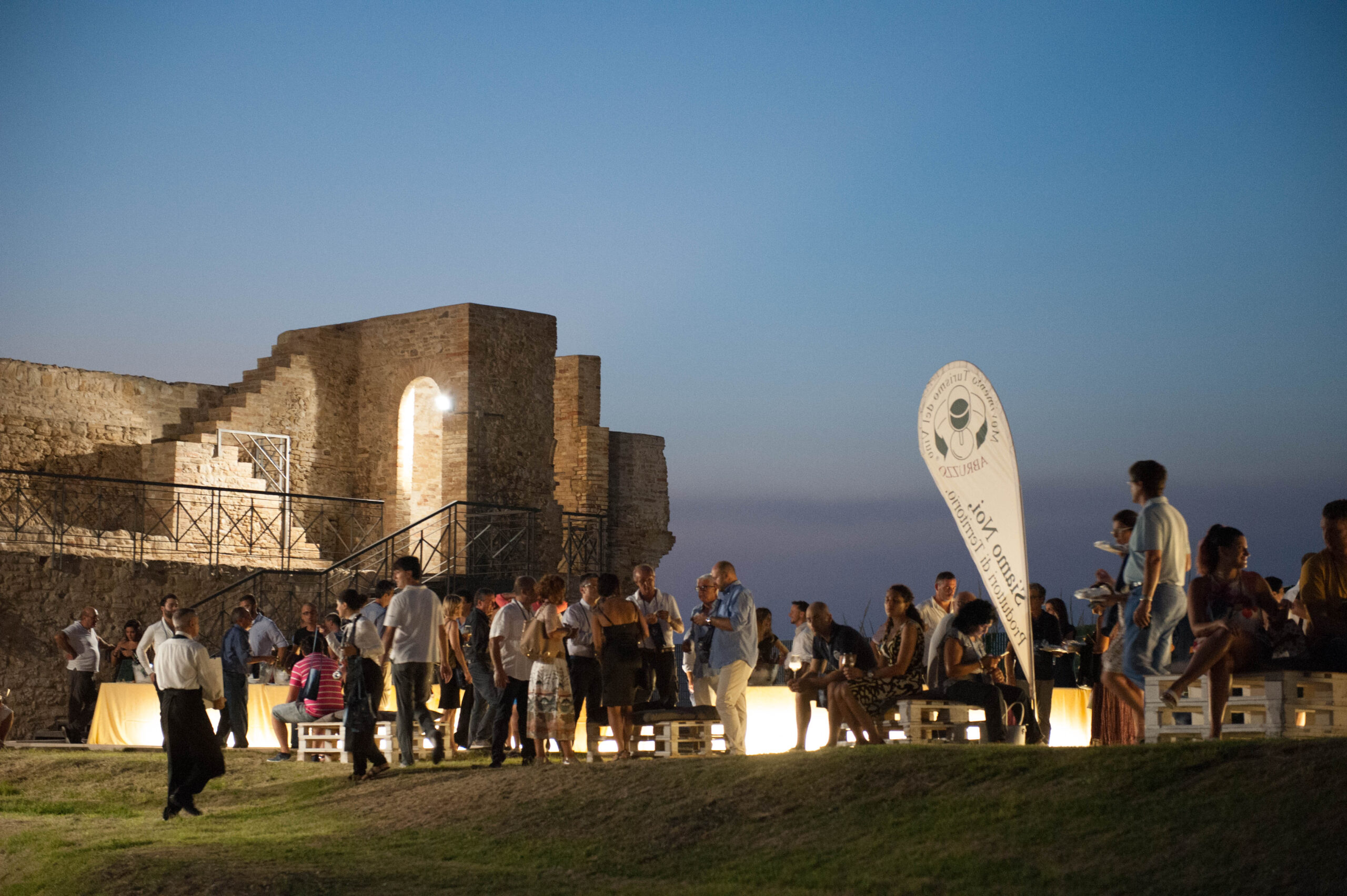 torna-calici-di-stelle-nelle-notti-dal-2-al-12-agosto-vino-cultura-e-“occhi-al-cielo”-il-20-luglio-anteprima-nazionale-al-casino-di-venezia