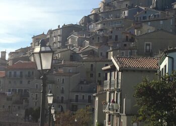 cerciello-renna-a-castelgrande-per-lectio-magistralis-sui-piccoli-comuni-ditalia