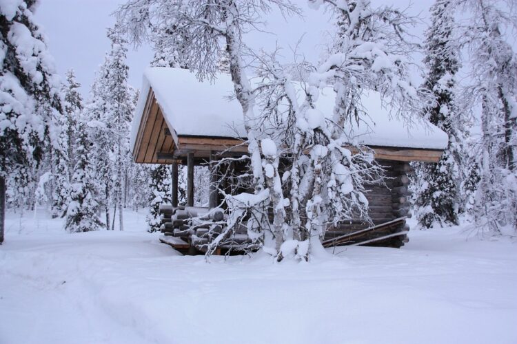 italiani-in-vacanza-in-montagna-in-ville-ma-non-mancano-gli-irriducibili-del-mare-in-inverno