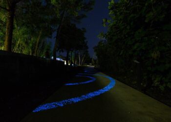 ai-laghi-nabi-la-pista-ciclabile-luminescente-piu-lunga-del-mondo