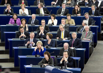 litalia-vince-strasburgo-boccia-le-etichette-a-semaforo