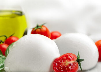 italia-in-tribunale-e-guerra-di-mozzarelle