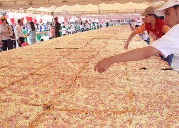 ad-expo-la-pizza-piu-lunga-del-mondo