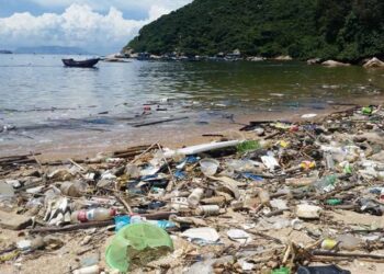 rifiuti-spiaggiati-legambiente-presenta-i-dati-beach-litter-2017