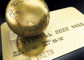 Consumi, gli italiani risparmiano sempre più sul cibo