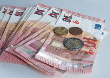 Italia, fiducia dei consumatori e delle imprese tendenzialmente in calo